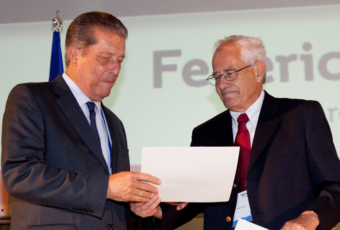 Prof. Federico Mayor-Zaragoza (left) receiving the FEBS Diplôme d’Honneur from Prof. Israel Pecht, FEBS Secretary General